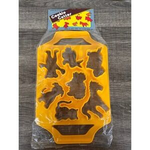 Vintage House‎ Lloyd Inc Animal Cookie Cutter Tray Yellow Multi Shape 30-134 NIP